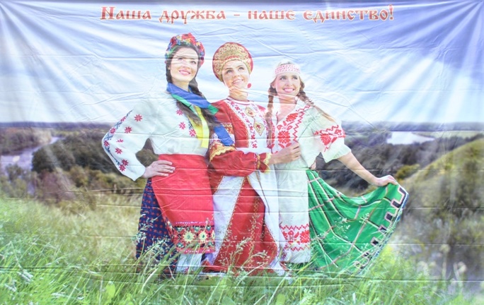 A 2017 Russian poster echoes the Soviet imperial myth, subscribed to by Putin, of the so-called “triune Russian people,” allegedly consisting of Russians, Ukrainians, and Belarusians (Image: social media)